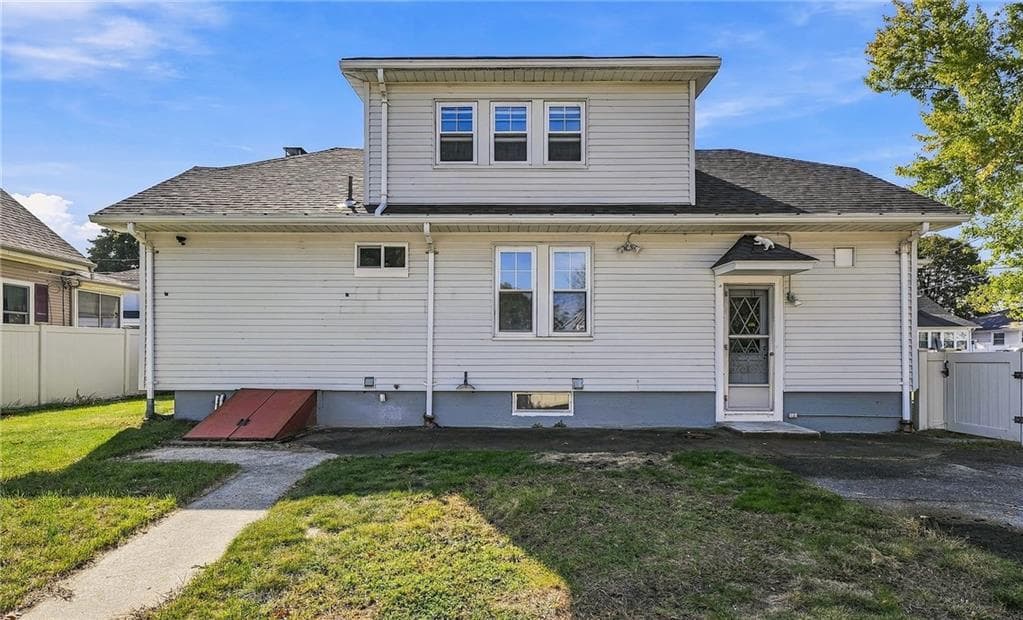 Single Family Residence at 54 Holburn Avenue, Cranston, photo 4 of 41