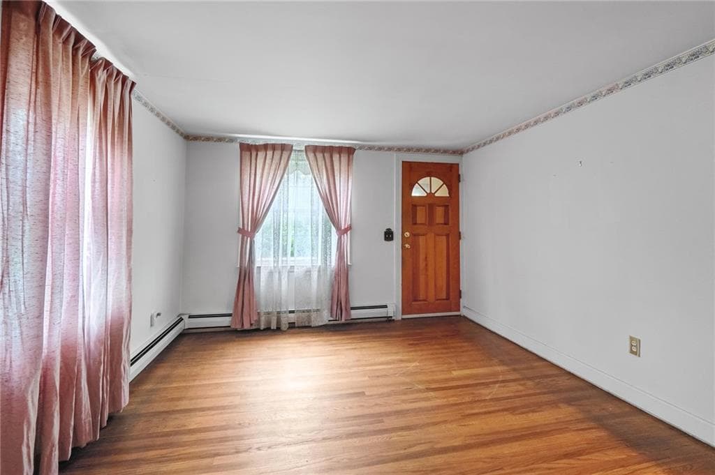 Single Family Residence at 108 Falcon Avenue, Warwick, photo 2 of 18