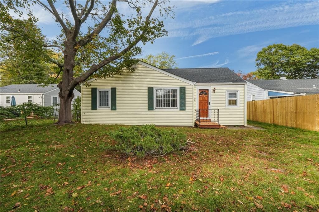 Single Family Residence at 108 Falcon Avenue, Warwick, photo 16 of 18