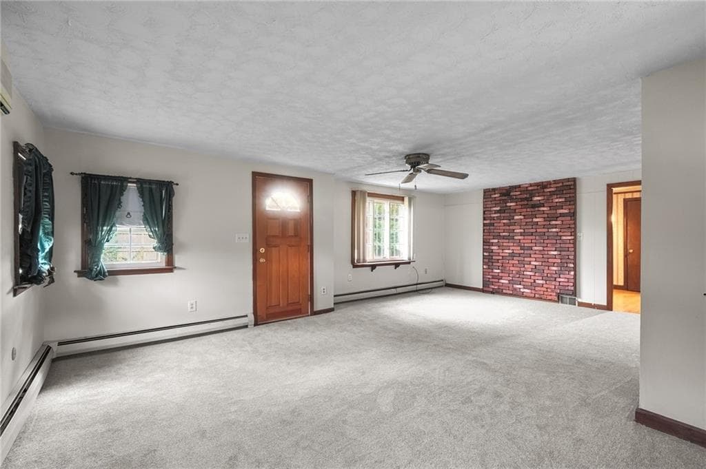 Single Family Residence at 108 Falcon Avenue, Warwick, photo 9 of 18