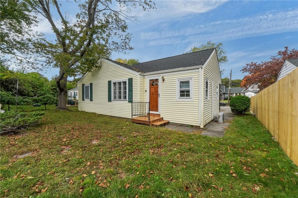 Single Family Residence at 108 Falcon Avenue, Warwick, photo 15 of 18