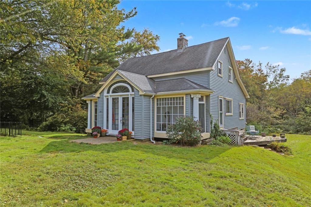 Single Family Residence at 826 Mooresfield Road, South Kingstown, photo 5 of 50