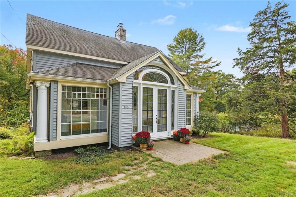 Single Family Residence at 826 Mooresfield Road, South Kingstown, photo 4 of 50