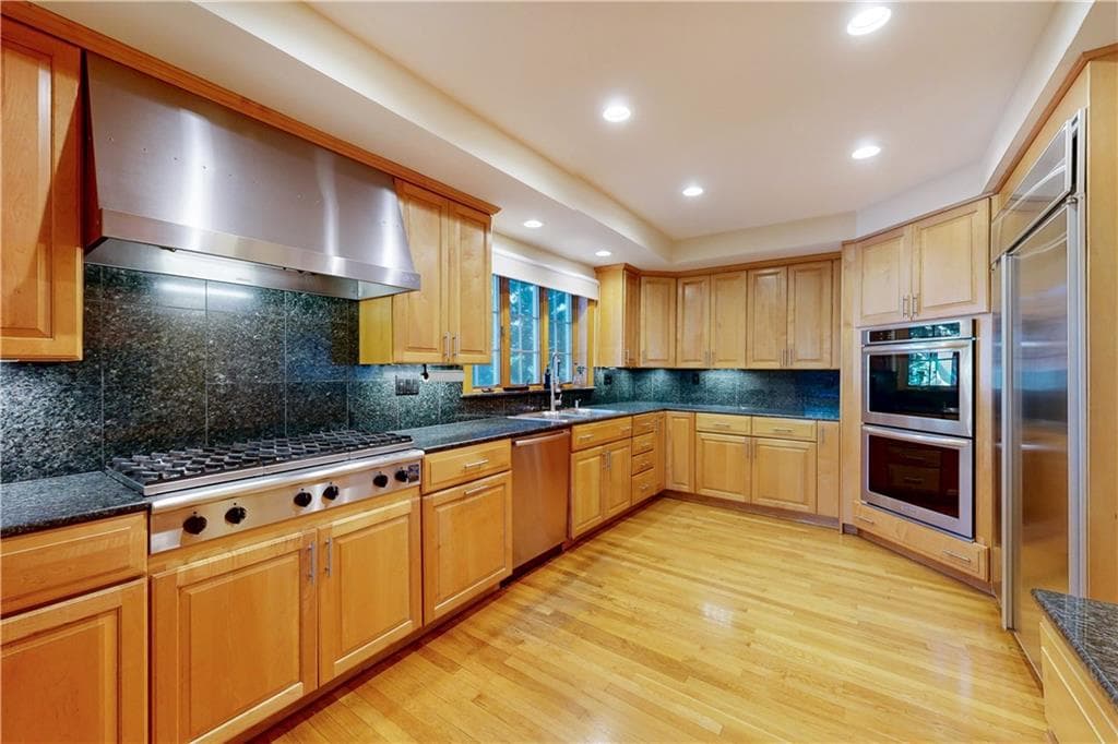 Single Family Residence at 61 Holly Street, Providence, photo 10 of 43