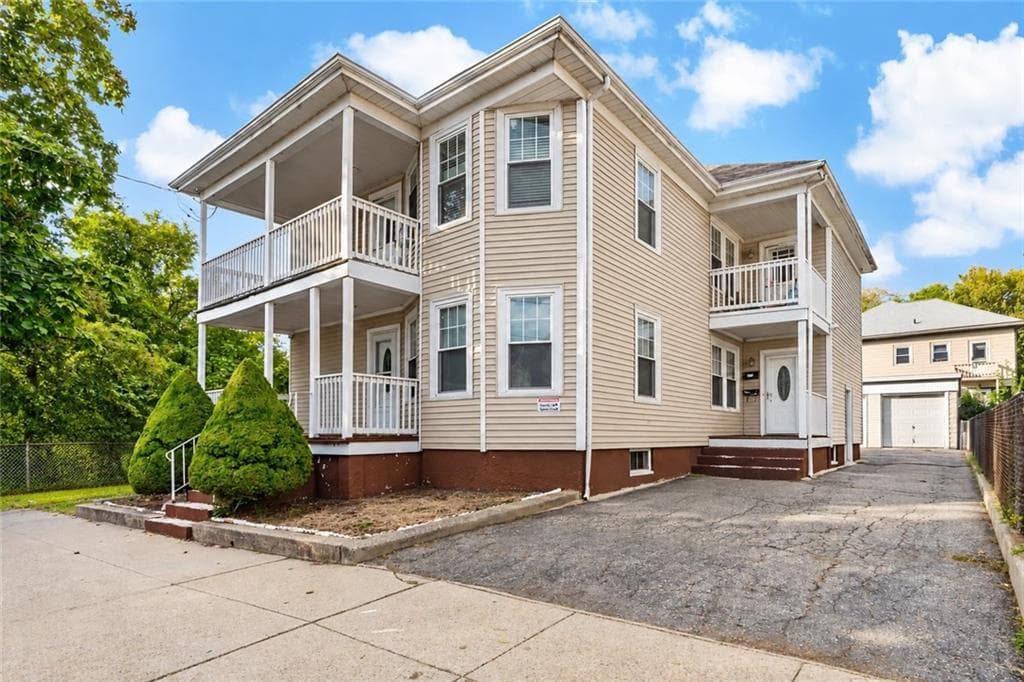 33 Ivy Street