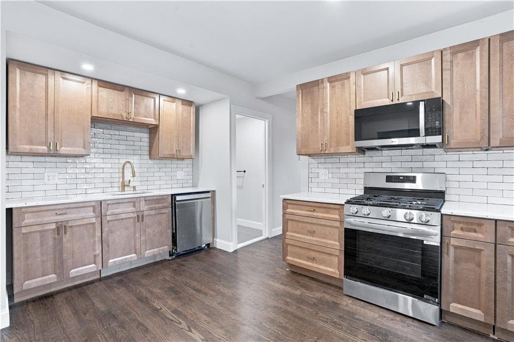 Multi Family at 230 Unit Street, Providence, photo 18 of 26