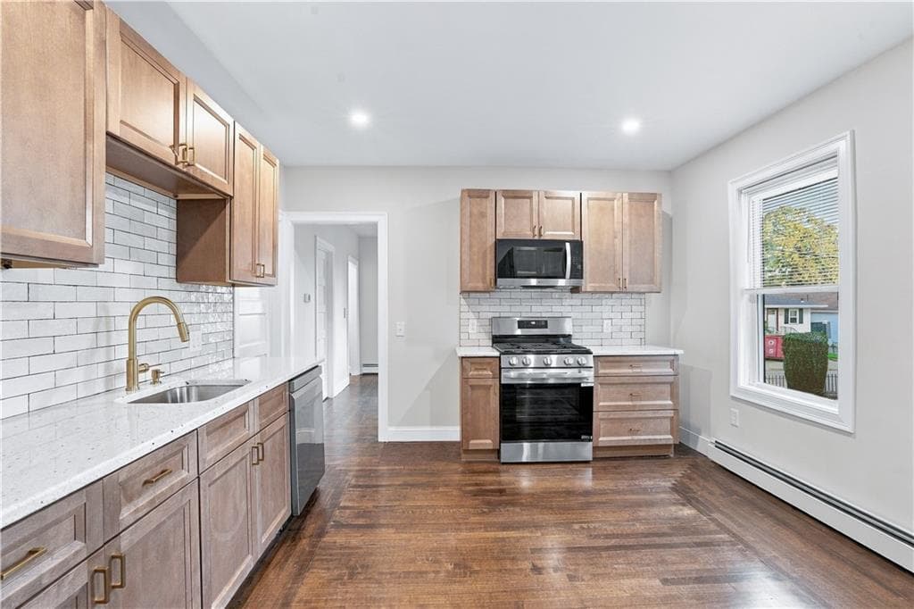 Multi Family at 230 Unit Street, Providence, photo 4 of 26