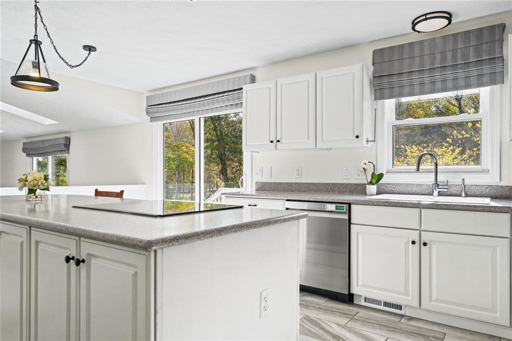 Single Family Residence at 632 Shermantown Road, North Kingstown, photo 7 of 48