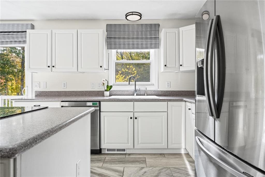 Single Family Residence at 632 Shermantown Road, North Kingstown, photo 5 of 48
