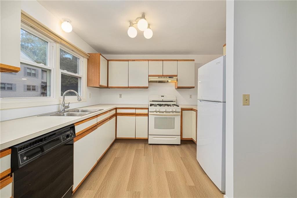 Condominium at 1603 Plainfield Pike UNIT E7, Johnston, photo 3 of 33