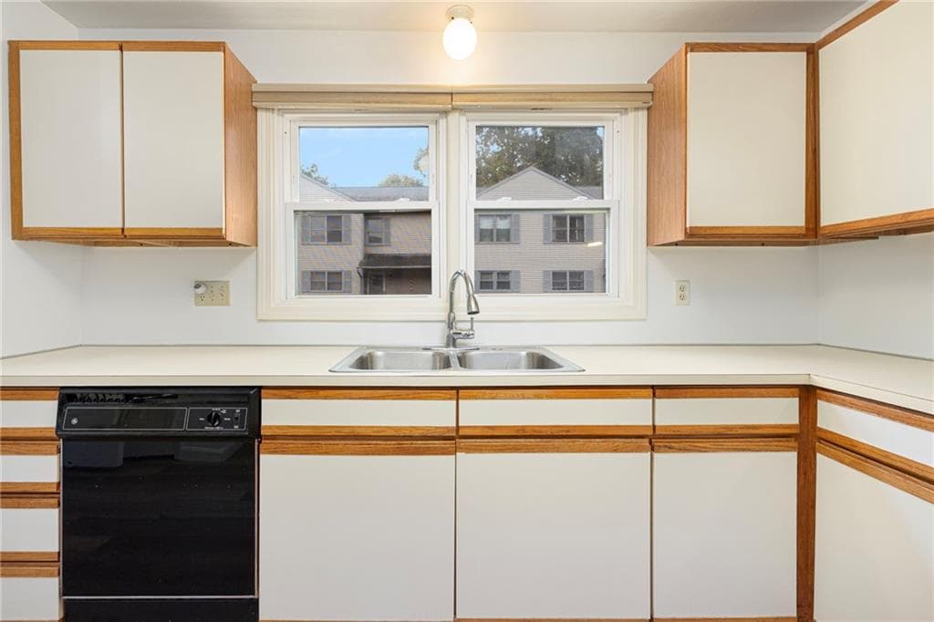 Condominium at 1603 Plainfield Pike UNIT E7, Johnston, photo 4 of 33