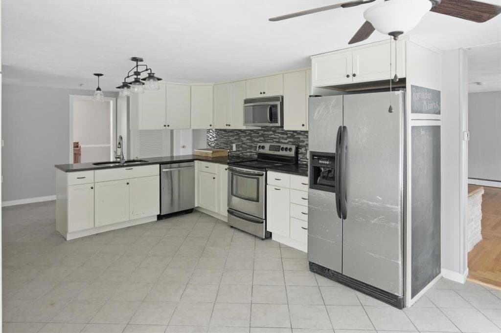 Single Family Residence at 12 Buttonwood Drive, Cranston, photo 4 of 19