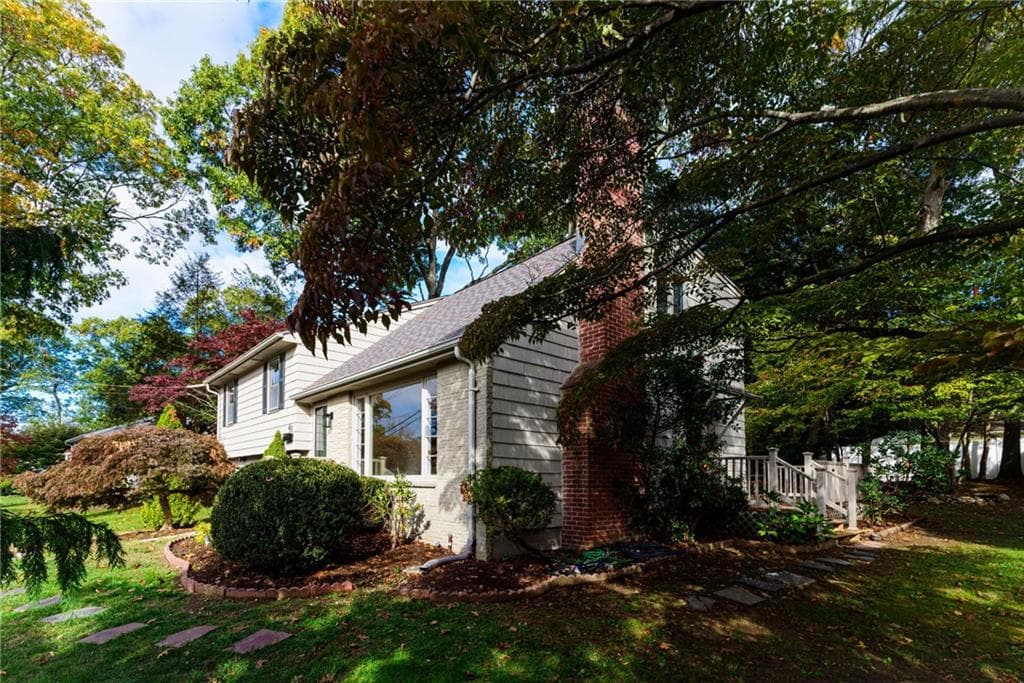 Single Family Residence at 40 Fairfield Drive, North Kingstown, photo 4 of 4