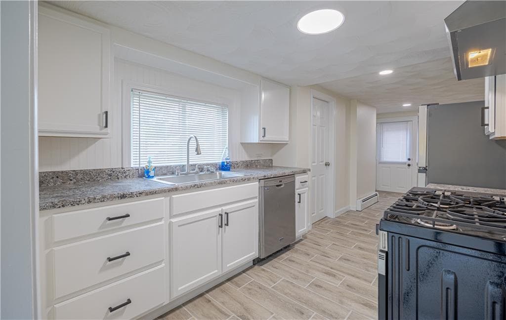 Single Family Residence at 10 Totem Pole Trail, Smithfield, photo 7 of 19