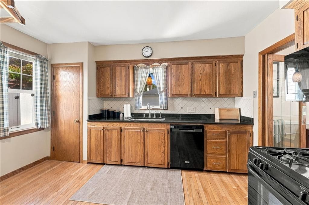 Single Family Residence at 281 river Avenue, Providence, photo 6 of 26