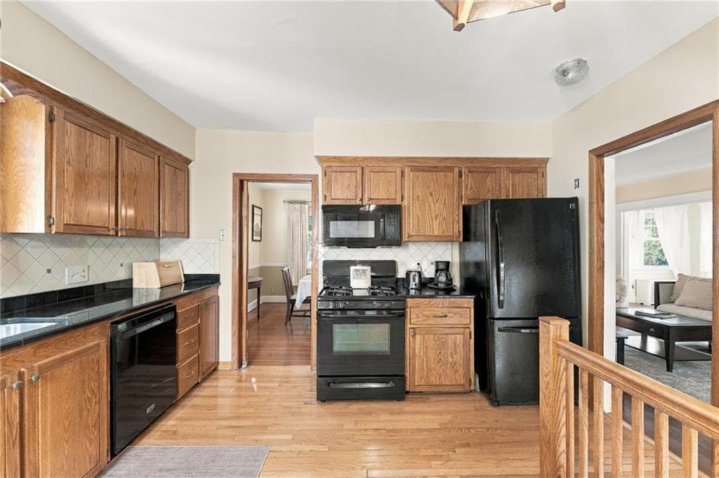 Single Family Residence at 281 river Avenue, Providence, photo 5 of 26