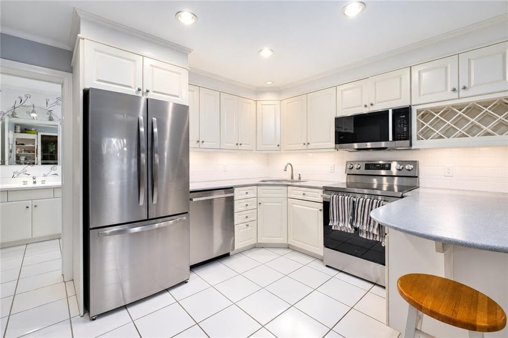 Condominium at 46 Chastellux Avenue UNIT C3, Newport, photo 12 of 45