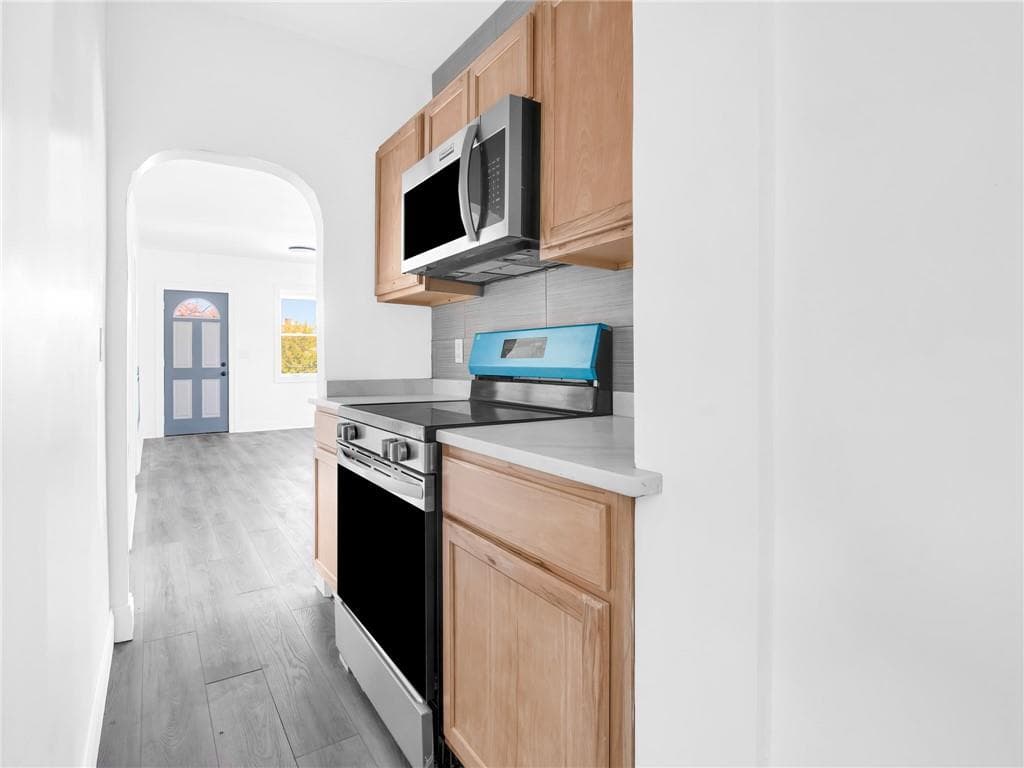 Multi Family at 6 Shafter Street, Providence, photo 17 of 29