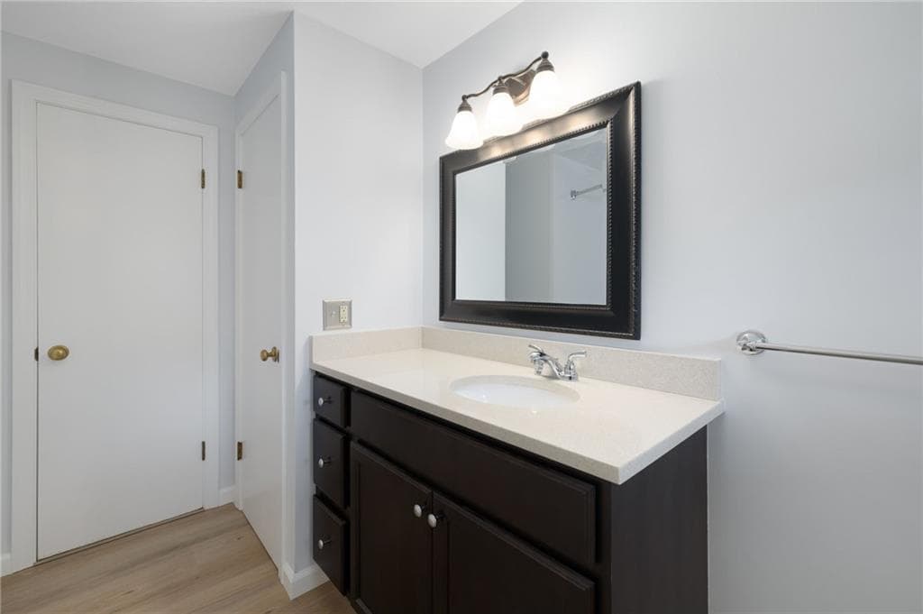 Single Family Residence at 1 Midlands Drive, East Greenwich, photo 12 of 31