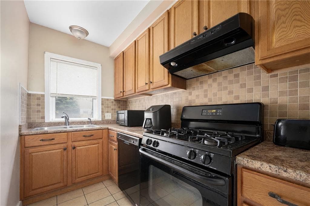 Commercial at 110 114 Lawn Avenue, Pawtucket, photo 24 of 41