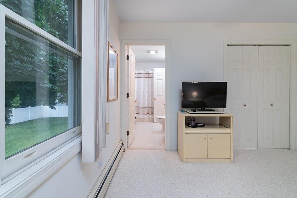 Condominium at 1 WILLOW GLEN Circle UNIT 52, Warwick, photo 13 of 20