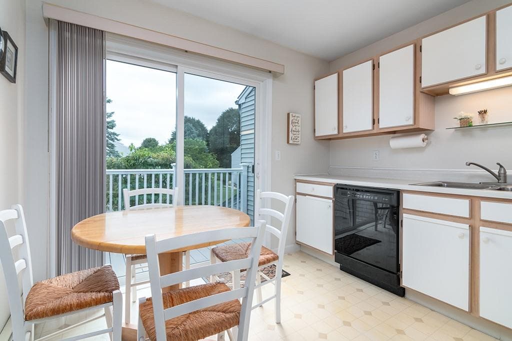 Condominium at 1 WILLOW GLEN Circle UNIT 52, Warwick, photo 10 of 20