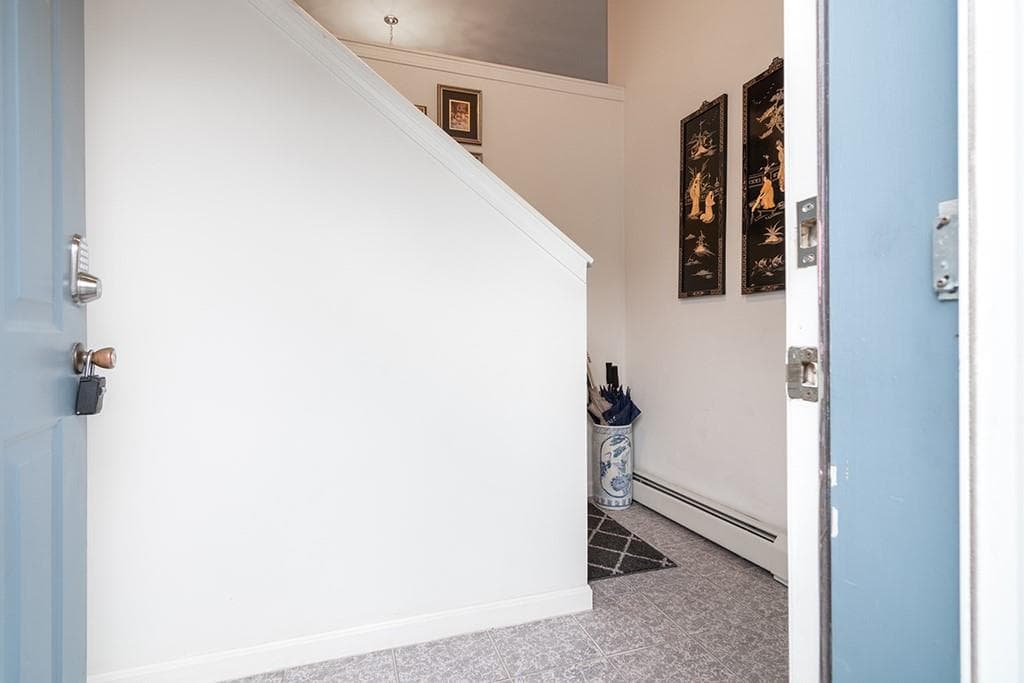 Condominium at 1 WILLOW GLEN Circle UNIT 52, Warwick, photo 4 of 20