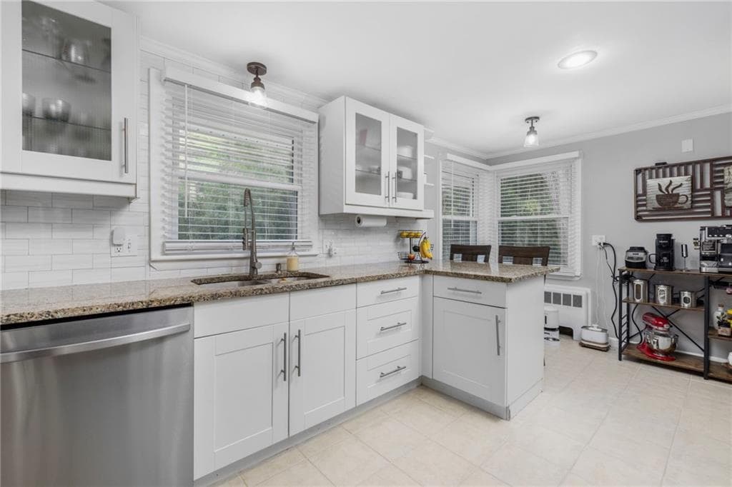 Single Family Residence at 30 Black Creek Lane, Warwick, photo 9 of 34