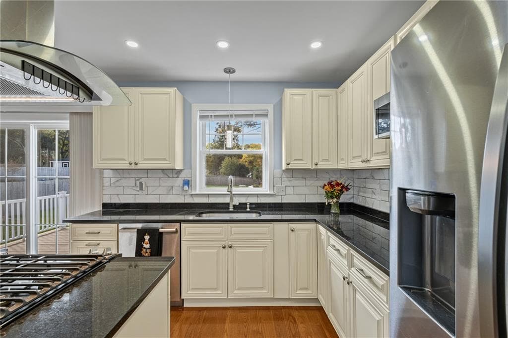 Single Family Residence at 188 Smithfield Road, North Providence, photo 17 of 40