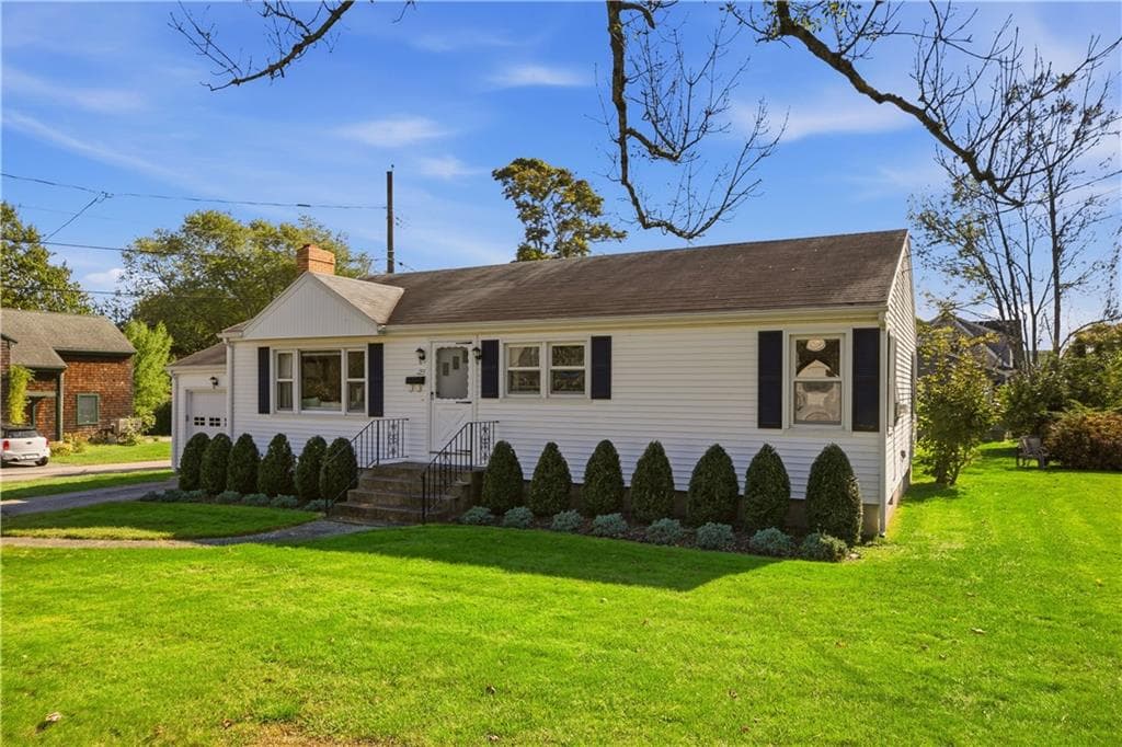Single Family Residence at 123 Ruggles Avenue, Newport, photo 2 of 31