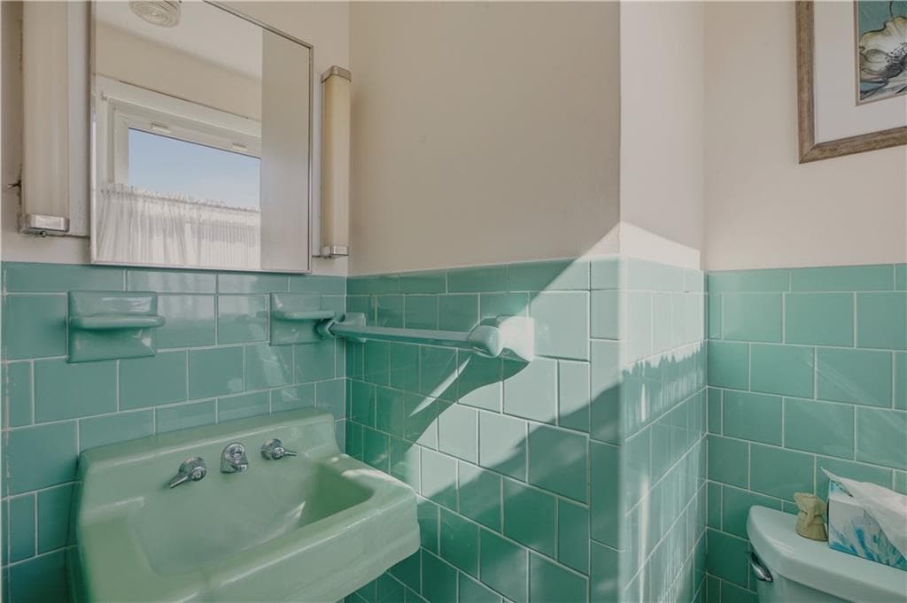 Single Family Residence at 123 Ruggles Avenue, Newport, photo 20 of 31