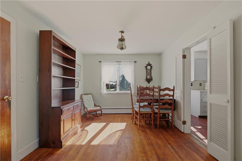 Single Family Residence at 123 Ruggles Avenue, Newport, photo 15 of 31