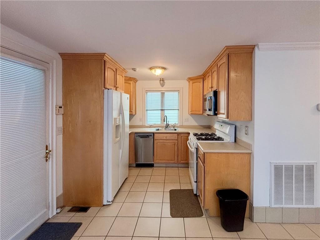 Condominium at 159 Franklin Street UNIT 7C, Bristol, photo 7 of 13