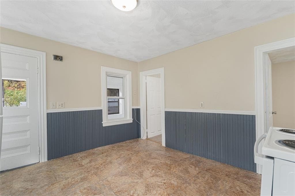 Single Family Residence at 1111 Atwood Avenue, Johnston, photo 10 of 24