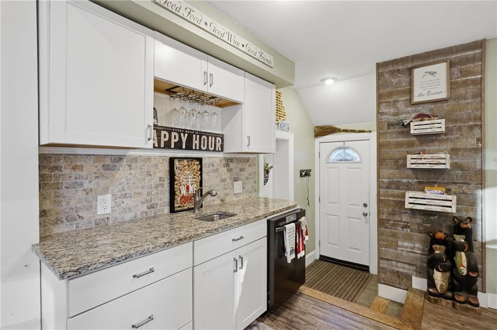 Single Family Residence at 99 George Arden Avenue, Warwick, photo 20 of 50