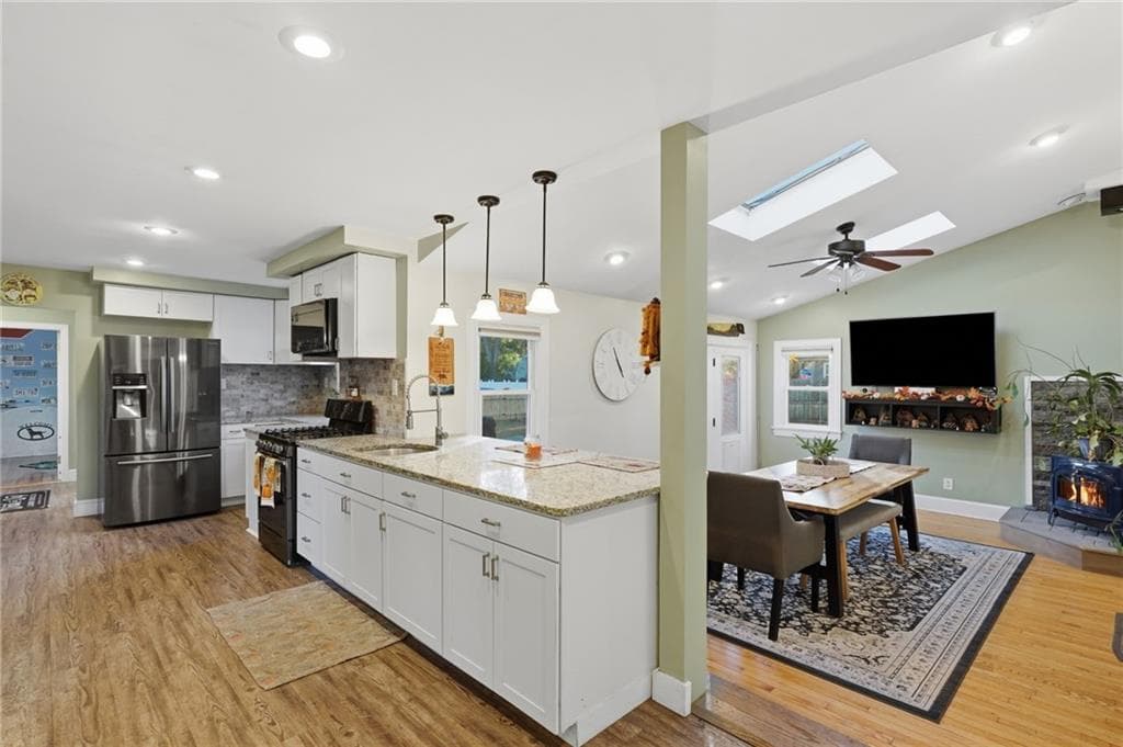 Single Family Residence at 99 George Arden Avenue, Warwick, photo 9 of 50