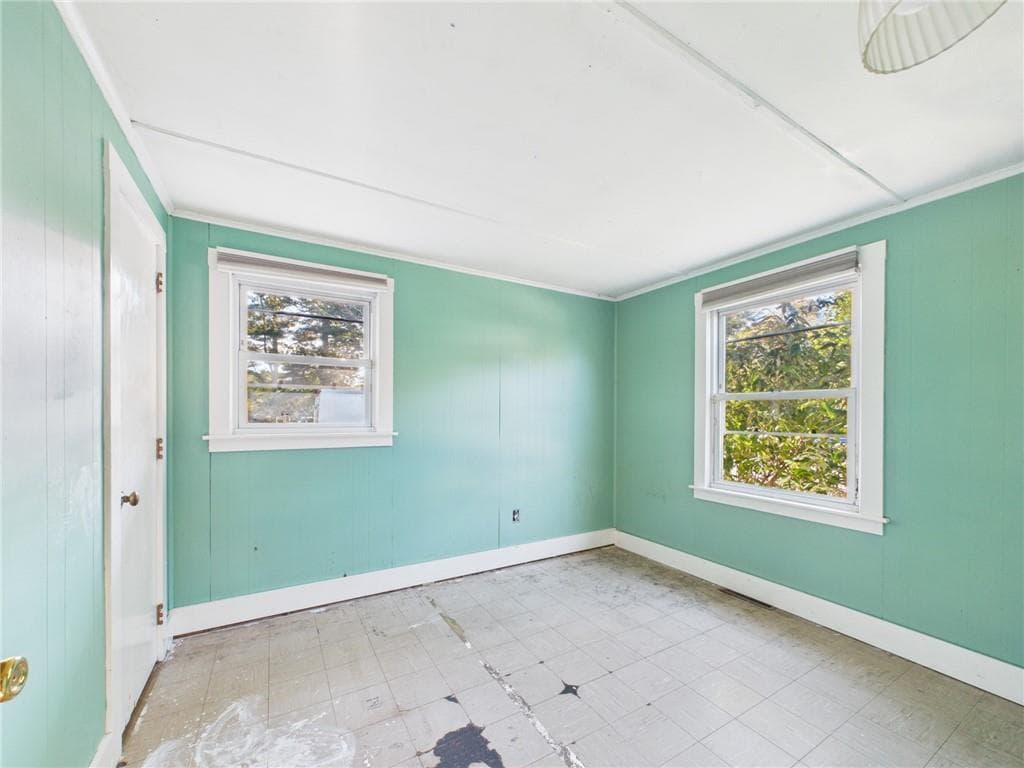 Single Family Residence at 39 Green Kinyon Driftway, Narragansett, photo 12 of 25