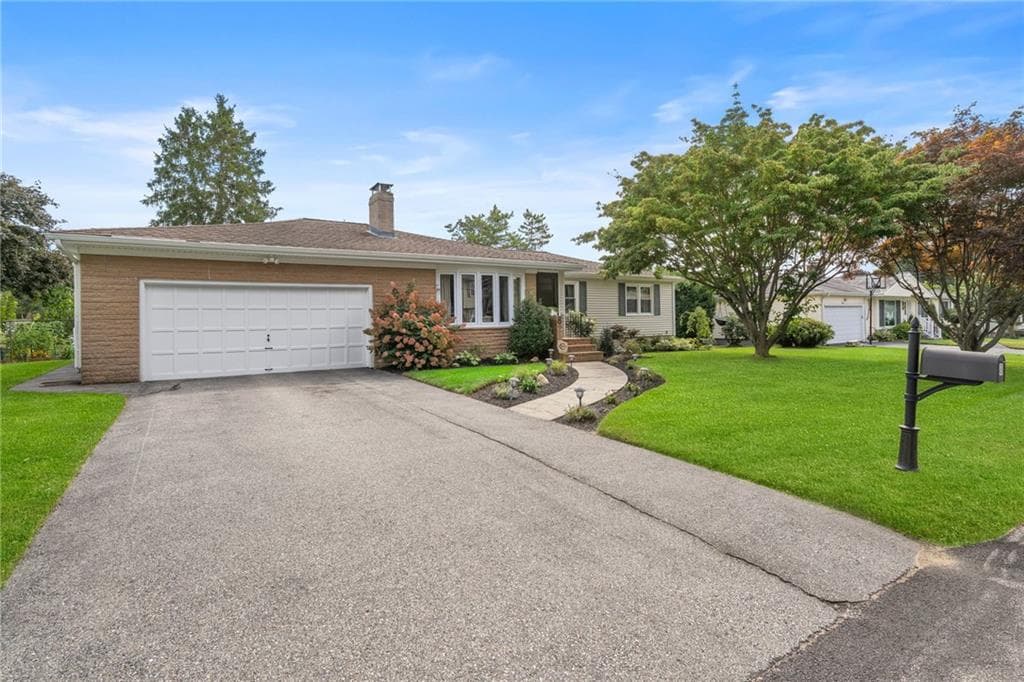 Single Family Residence at 8 Elmhurst Drive, Smithfield, photo 2 of 50
