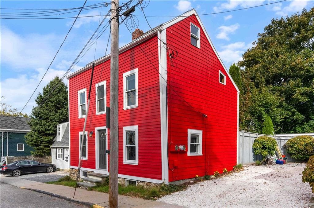 Single Family Residence at 12 Holland Street, Newport, photo 23 of 24