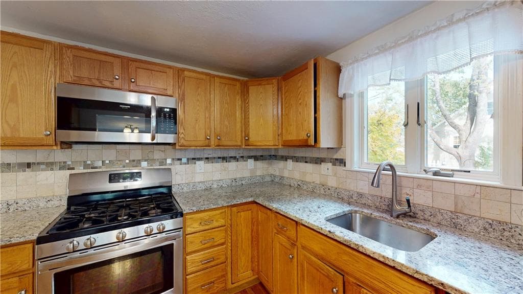 Single Family Residence at 130 Ewing Road, North Kingstown, photo 16 of 50