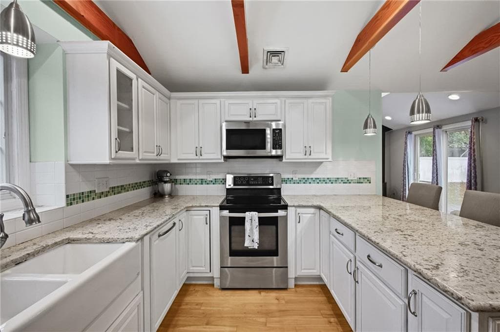 Single Family Residence at 12 Valley View Drive, Smithfield, photo 5 of 32