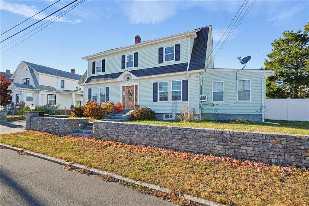 Single Family Residence at 240 Baxter Street, Pawtucket, photo 4 of 44