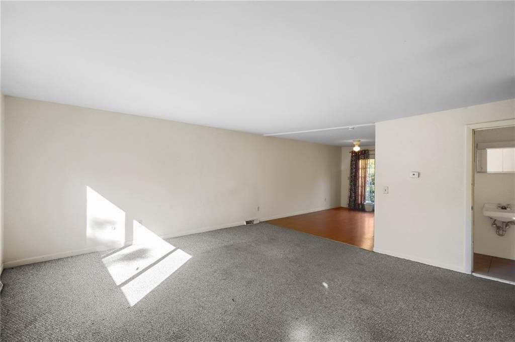Multi Family at 595 Dry Bridge Road, North Kingstown, photo 17 of 31