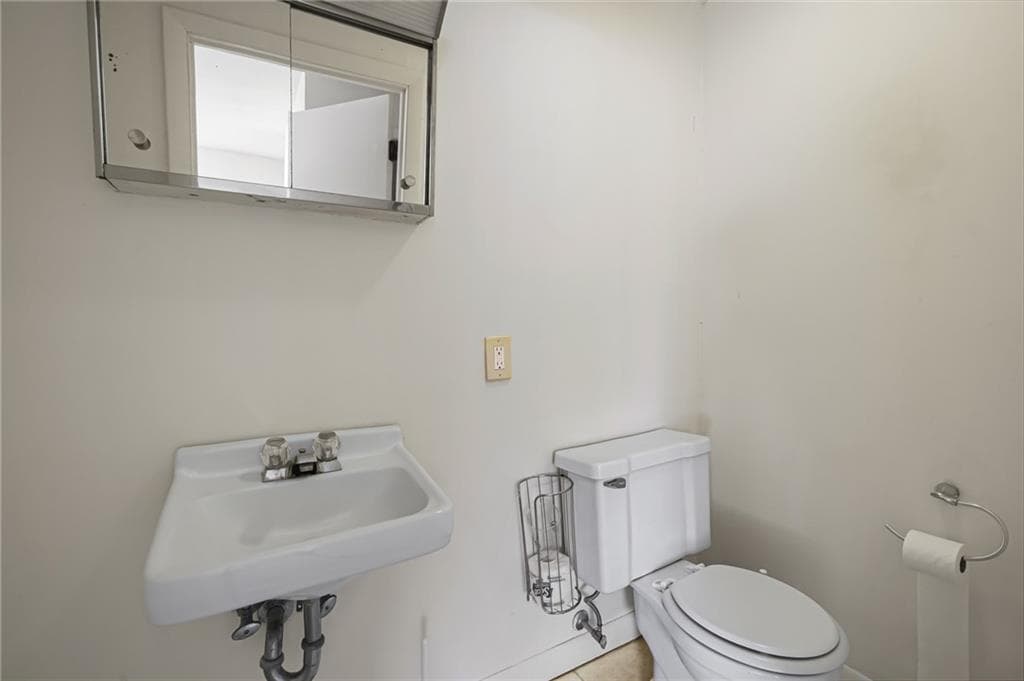 Multi Family at 595 Dry Bridge Road, North Kingstown, photo 9 of 31
