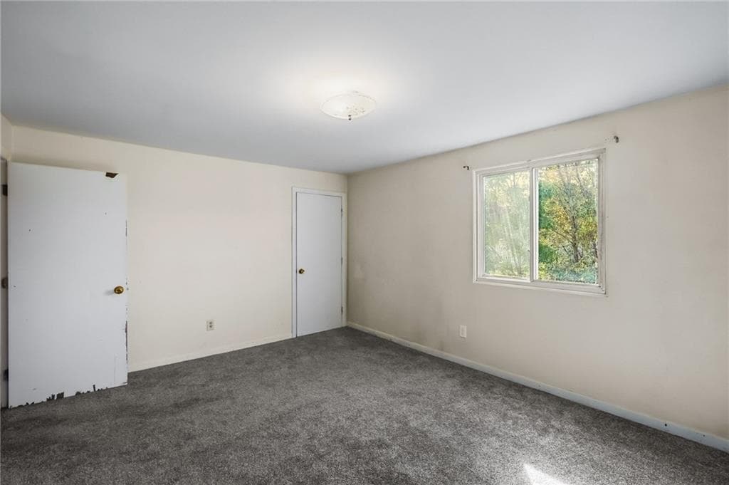 Multi Family at 595 Dry Bridge Road, North Kingstown, photo 24 of 31