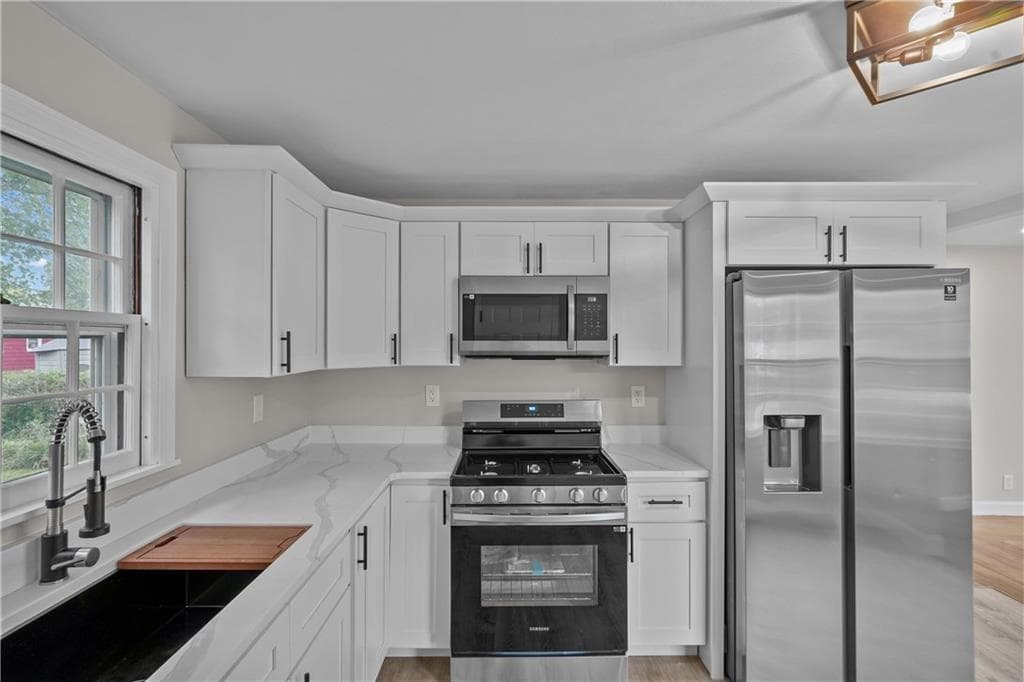 Single Family Residence at 43 Duchess Road, Cumberland, photo 4 of 25