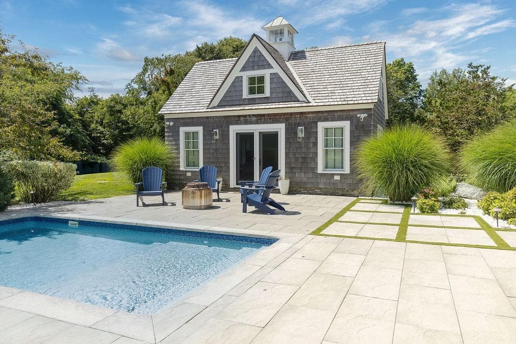 Single Family Residence at 99 Meadowlark Lane, Portsmouth, photo 9 of 49
