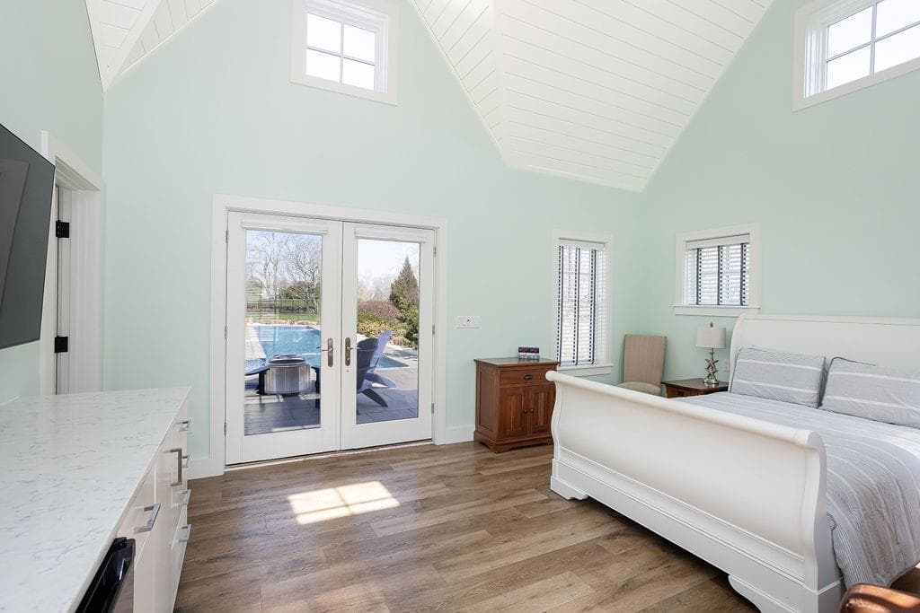 Single Family Residence at 99 Meadowlark Lane, Portsmouth, photo 40 of 49
