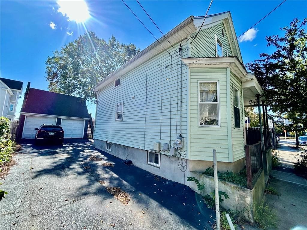 Single Family Residence at 142 Houston Street, Providence, photo 3 of 25