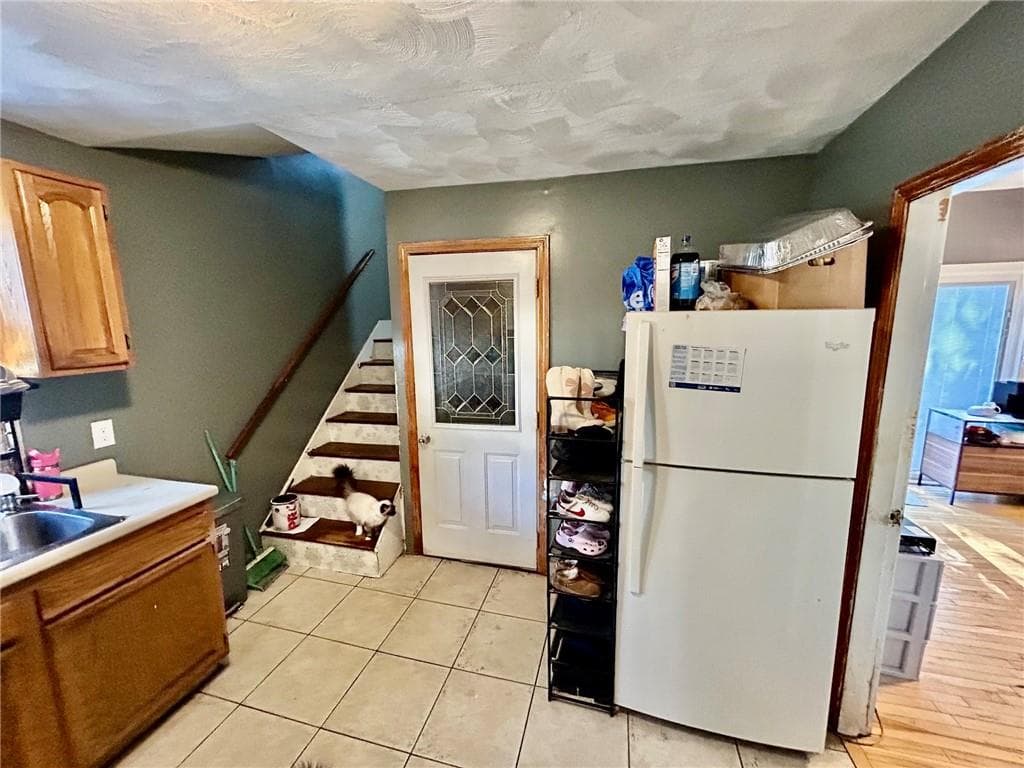 Single Family Residence at 142 Houston Street, Providence, photo 9 of 25